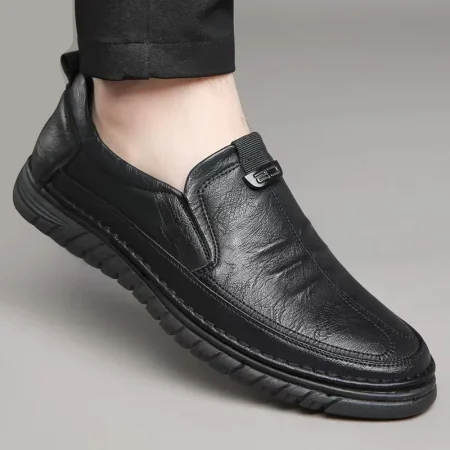 Lightweight Men Casual Leather Shoes Brand Fashion Men Loafers Outdoor Comfortable Flat Shoes Classic Non-slip Driving Moccasin