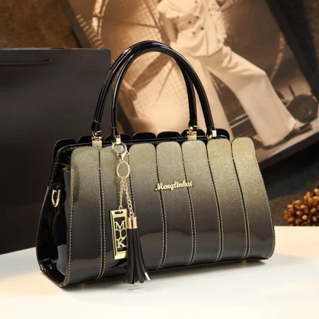 A Stylish And Versatile Shoulder Bag for Middle-Aged Women, Suitable for Various Occasions.